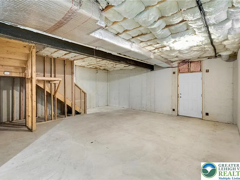 825 16th Ave — Photo 32