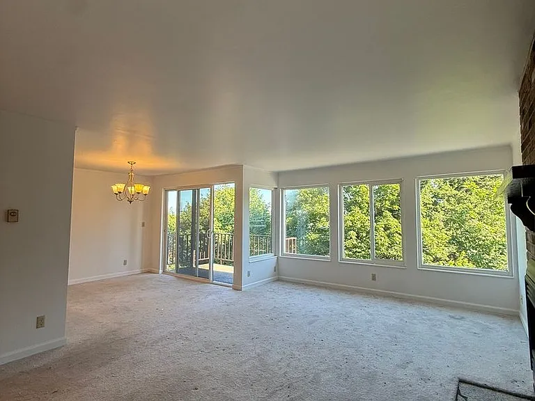1952 Thorndyke Ave W — Photo 10