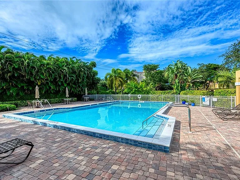 613 Beachwalk Cir #J — Photo 37