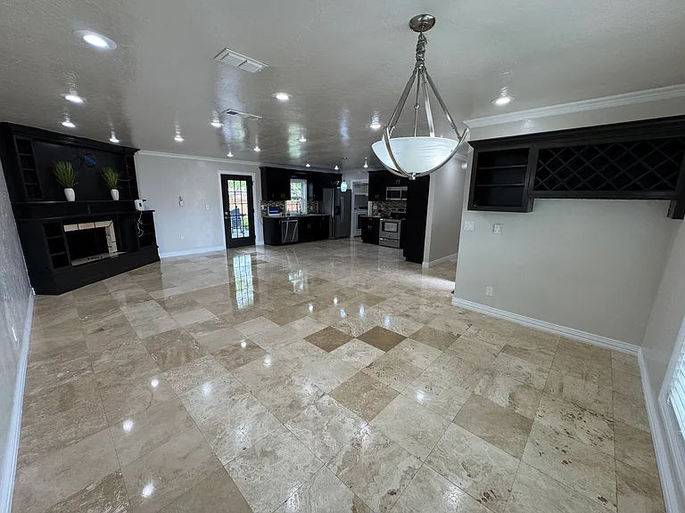 1705 Hawthorne Ln — Photo 25