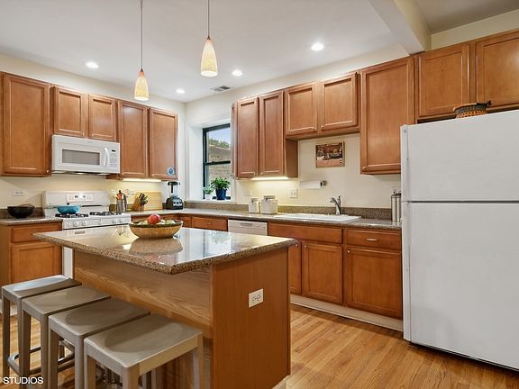 5th image of 2634 N Fairfield Ave APT 2S
