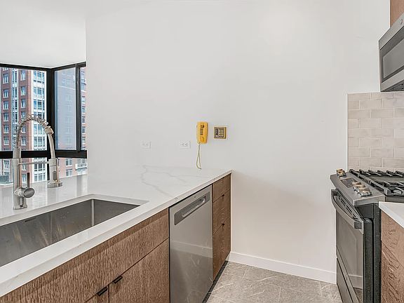 5th image of 200-210 E 65th St #14C