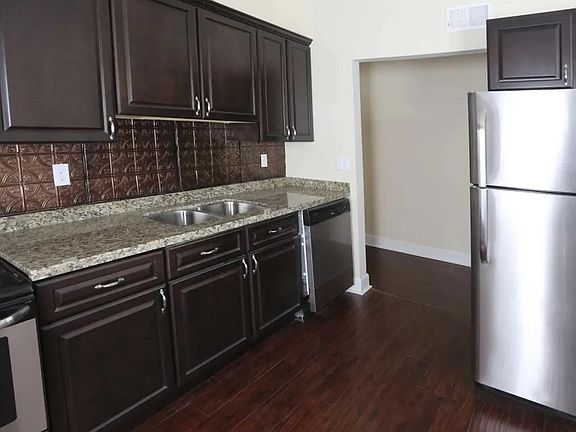 2nd image of 945 W Ferry St #7aed703eb