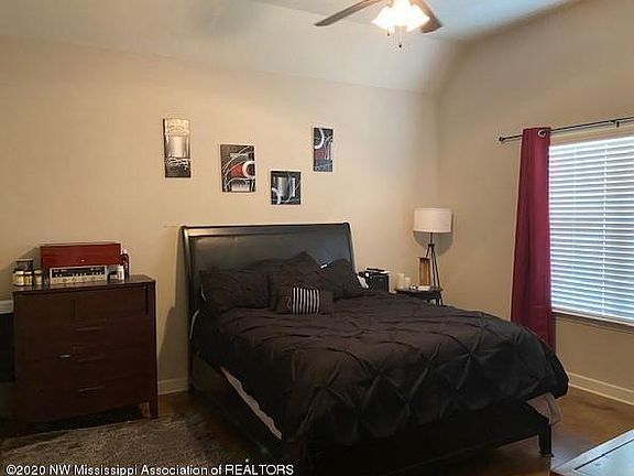 2nd image of 1363 Hemlock Dr