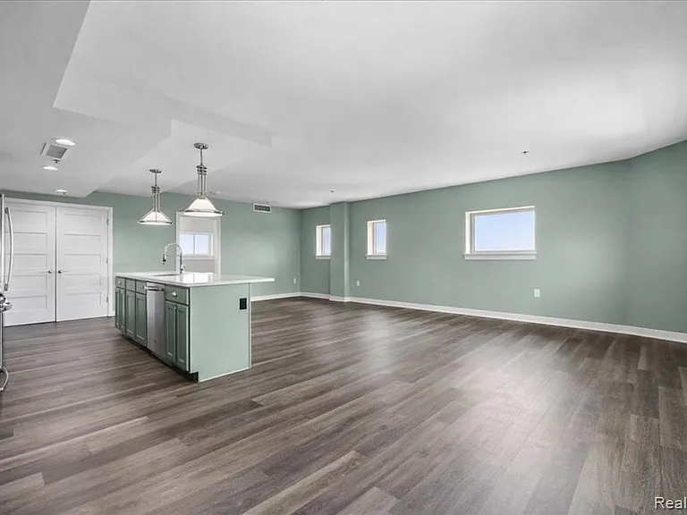 525 W Lafayette Blvd #C21 — Photo 11
