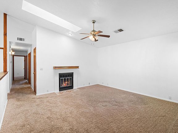 5th image of 10521 Griffith Park Dr NE