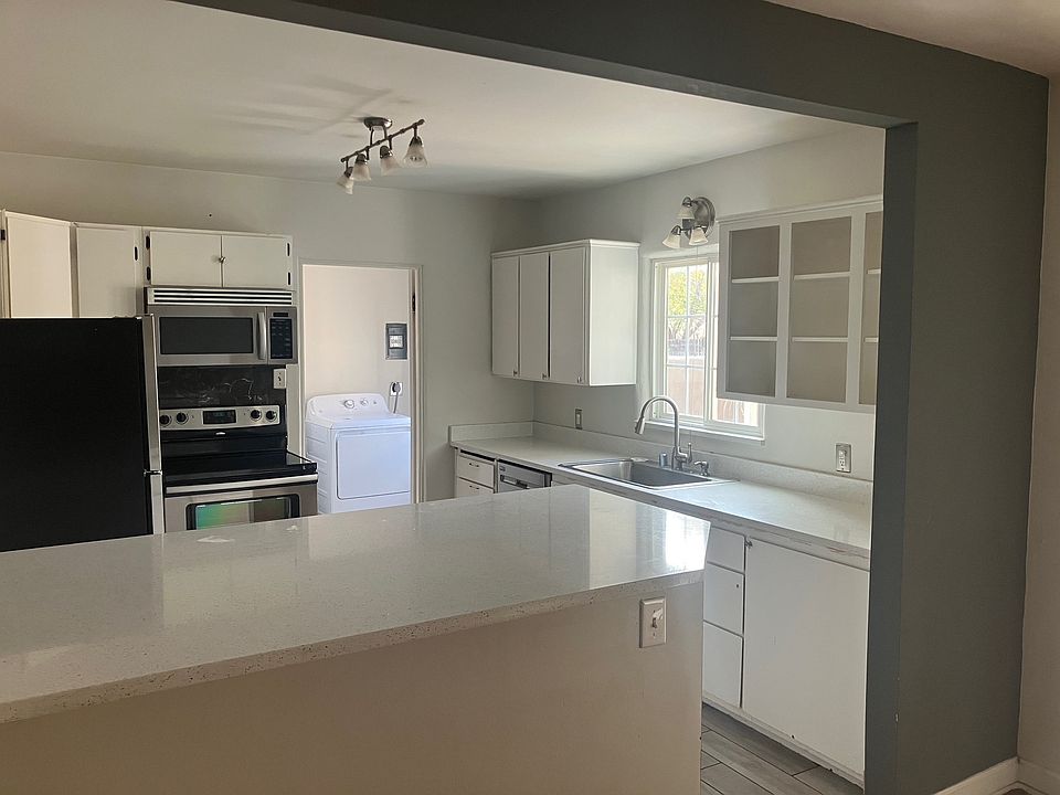1st image of 441 Morningside Dr NE