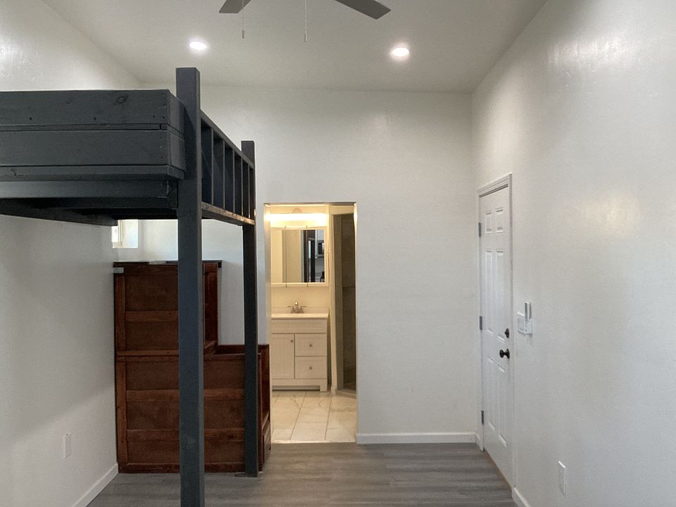 2nd image of 2520 N Park Ave #B