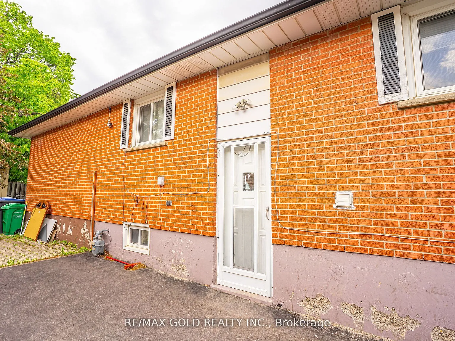 3 bed, $1,800 — Photo 2
