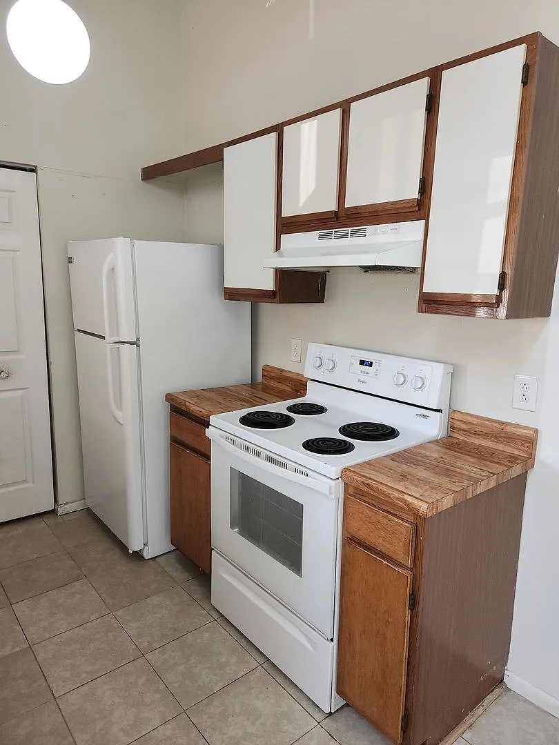 Sweet 2nd Story Condo - Newpointe Condo — Photo 4