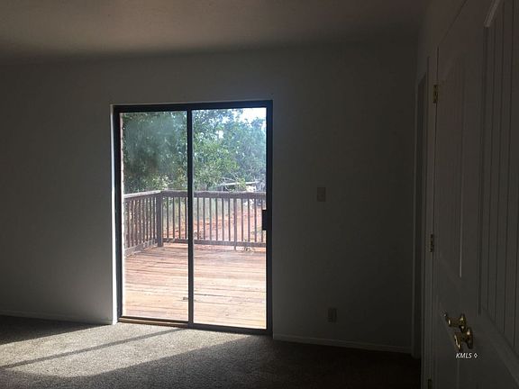 5th image of 941 W Chamberlain Dr