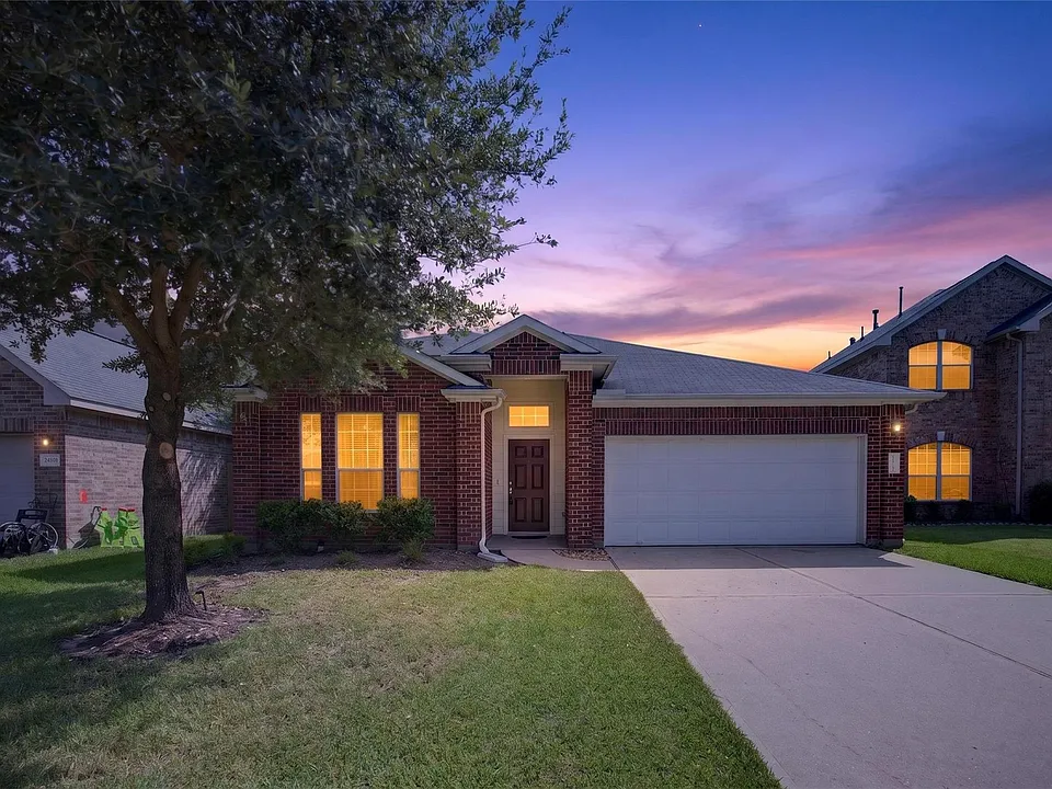 24715 Hikers Bend Dr