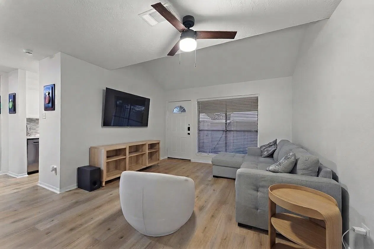 2 bed, 2.5 bath, 1282 sqft, $1,750 — Photo 4