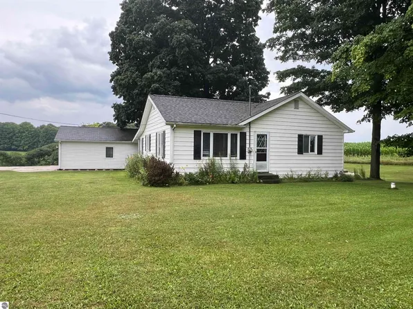 22270 90th Ave, Marion, MI 49665