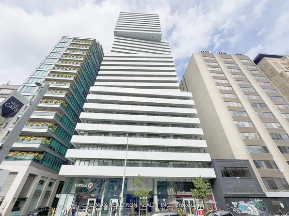 200 Bloor St W #2801, Toronto, ON M5S 0B1