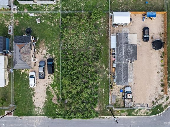2nd image of 4210 Deacon St