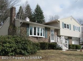 9 Circle Dr, Dallas, PA 18612