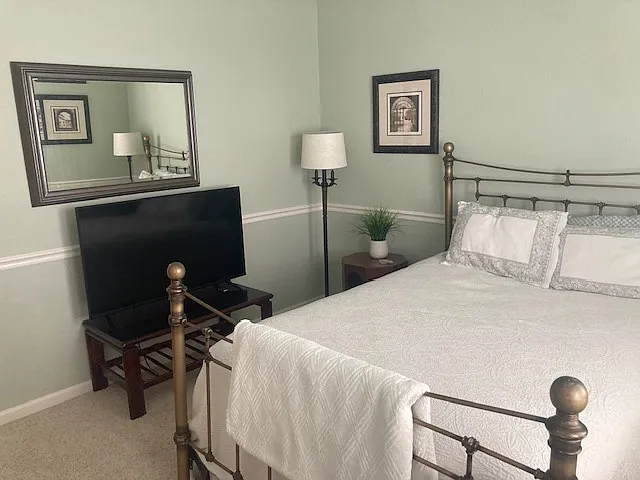 Second bedroom-queen bed