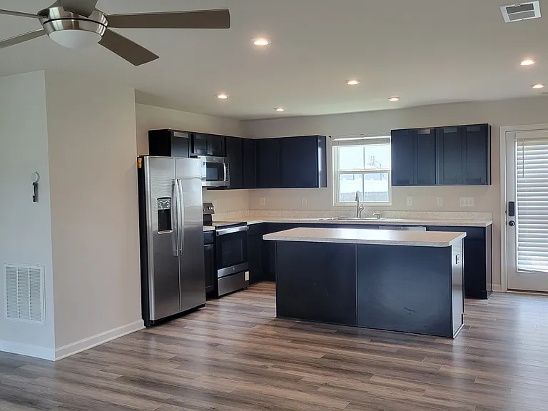 141 Catalpa Ct — Photo 2