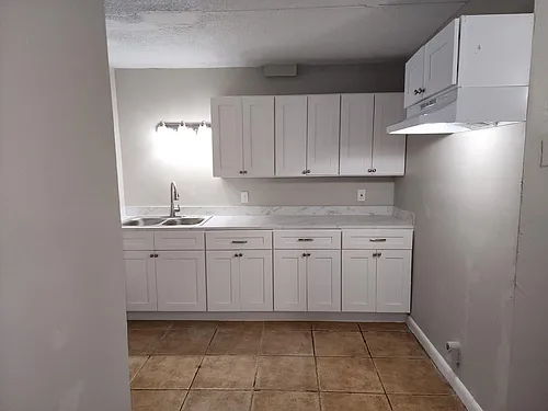 2851 Sophia St Photo 1