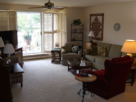 3rd image of 937 W Heritage Ct