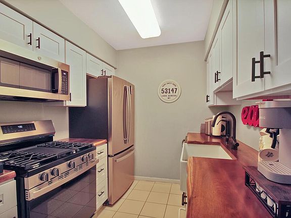 5th image of 118 Evelyn LANE #D