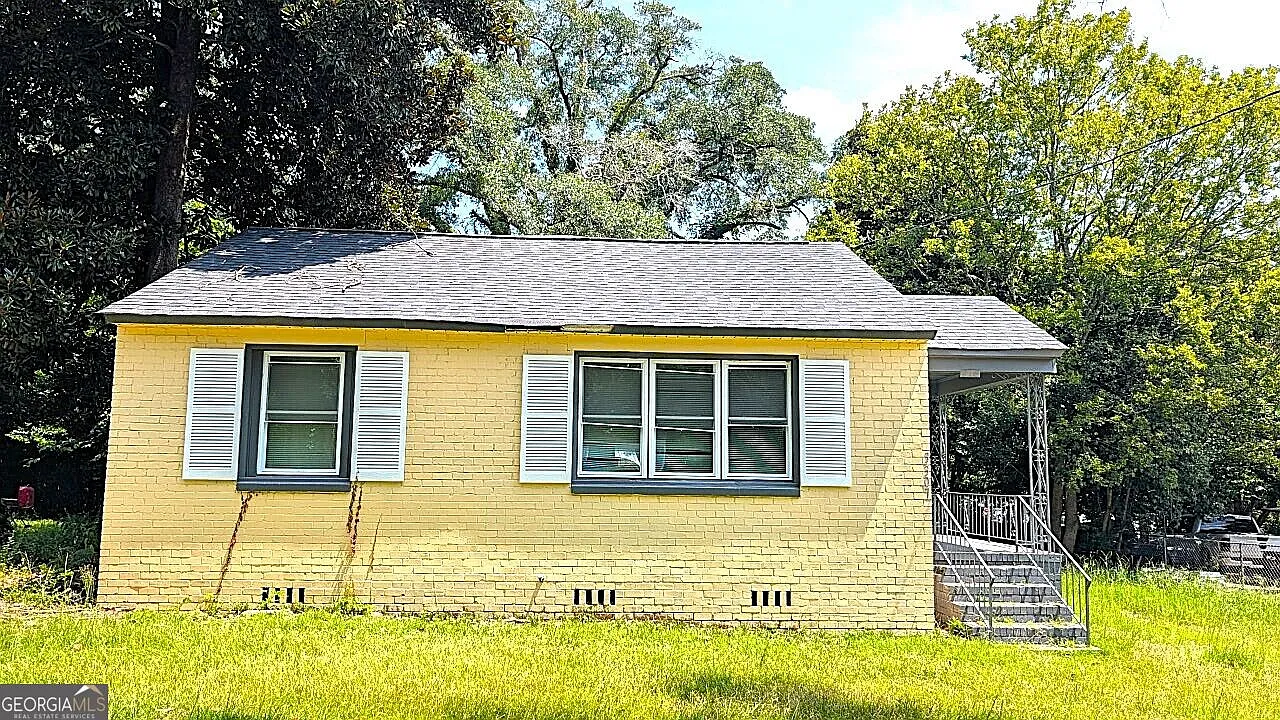 2 bed, 1.0 bath, 754 sqft, $900 — Photo 1