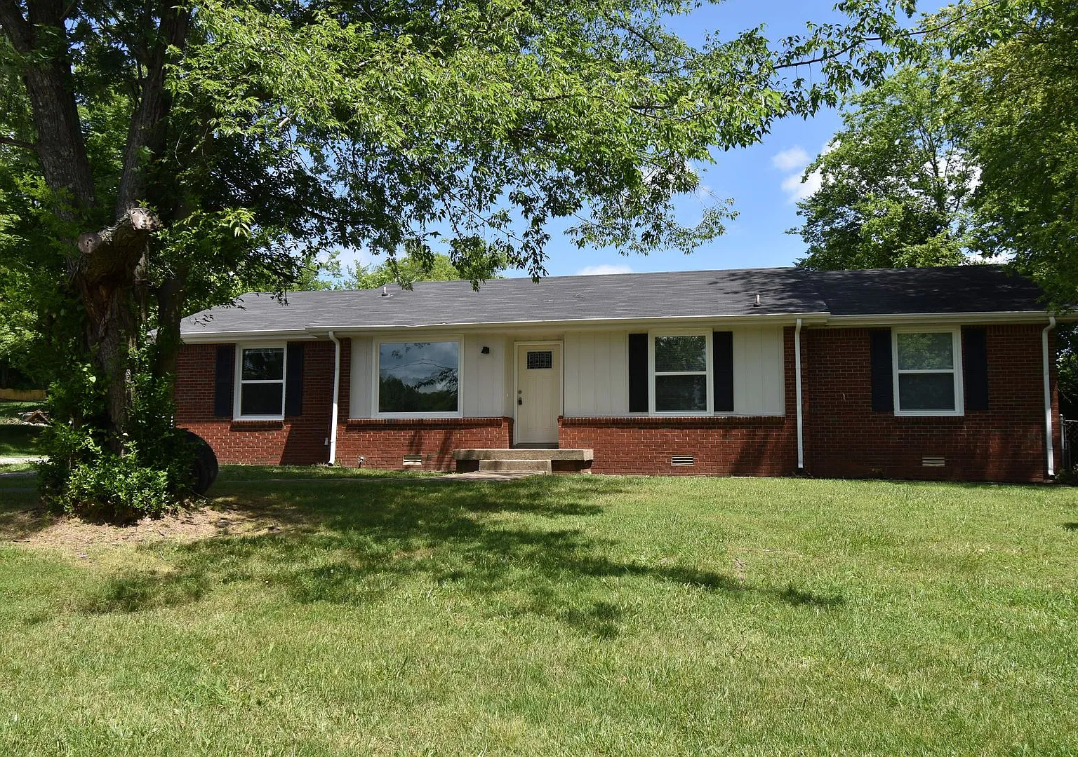 Dog Friendly Home For Rent Near Cunningham Lane! — Photo 1