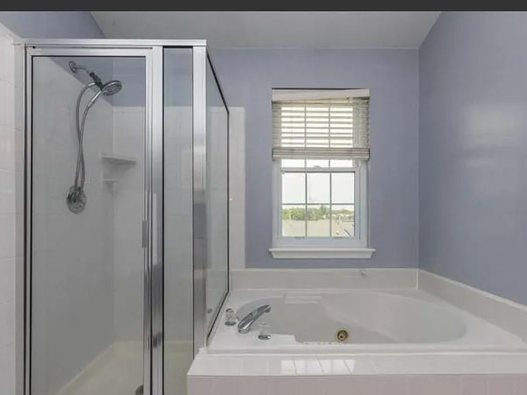 9514 Georgian Way — Photo 8