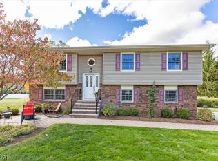 19 Churchill Dr, Succasunna, NJ 07876