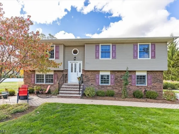 19 Churchill Dr, Roxbury Twp., NJ 07876