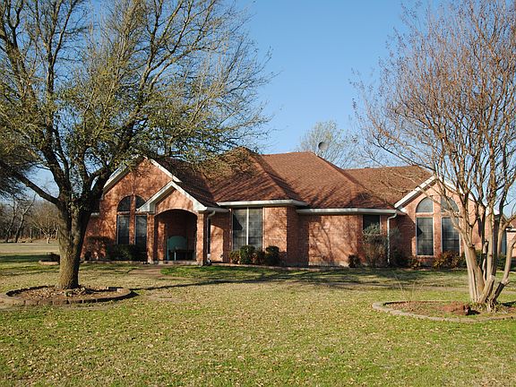 2nd image of 204 Winding Way Ct