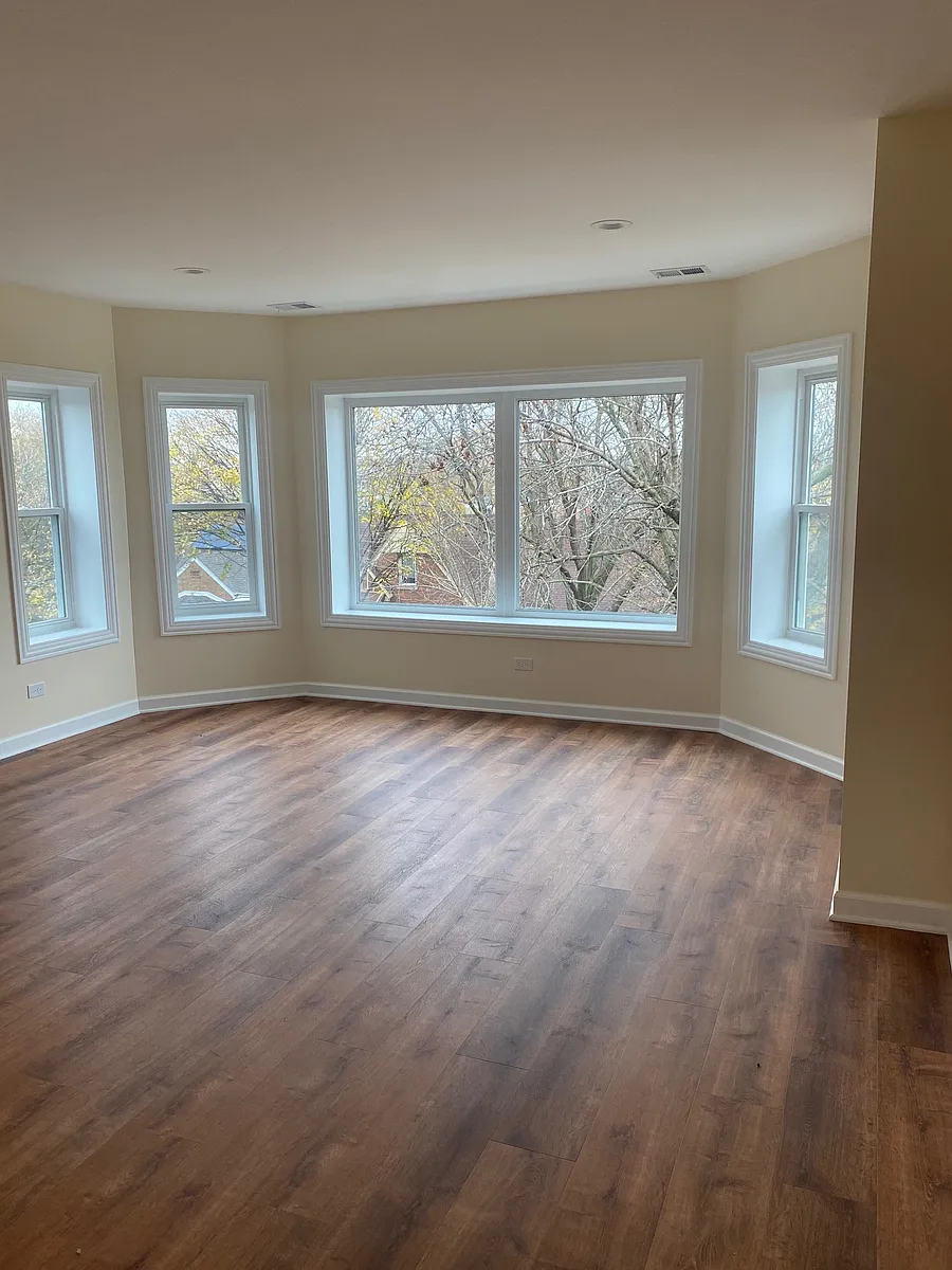 Building Photo - 10214 S Forest Ave #2