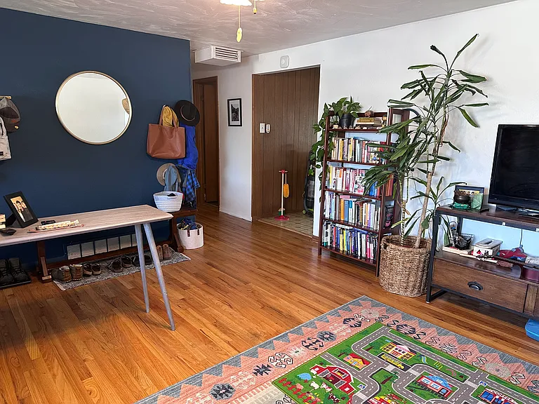 1241 Linden St — Photo 4
