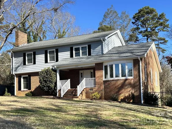 1364 5th Street Cir NW, Hickory, NC 28601