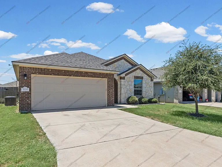 7605 Hickman St — Photo 2