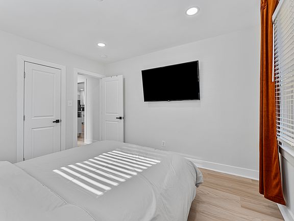 5th image of 5503 Jay St NE