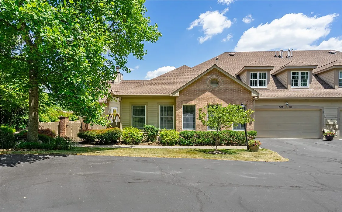 228 Sycamore Dr photo 1