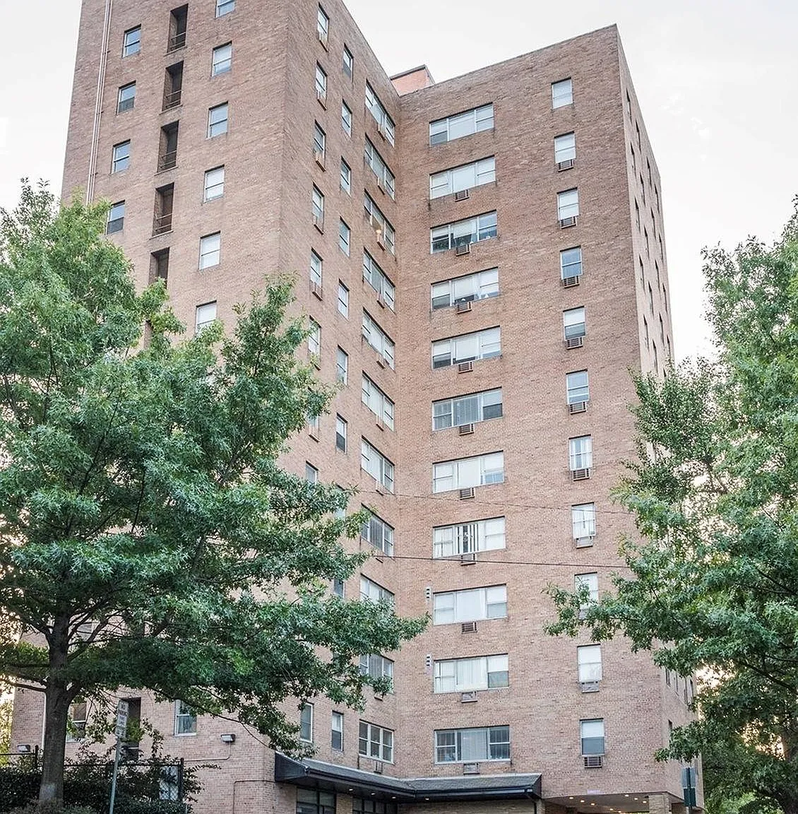Highland Towers — Photo 1