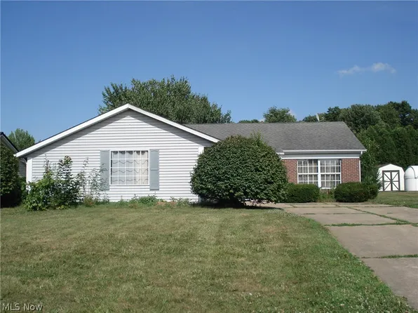 262 W Parkway Dr, Madison, OH 44057