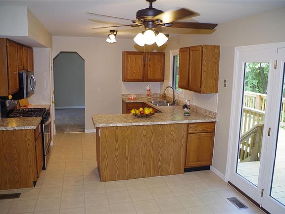 5th image of 916 Gastorf Pl