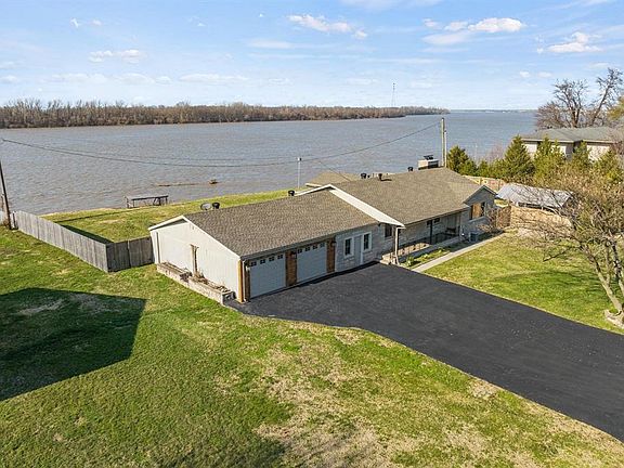 4th image of 222 Brown Ct