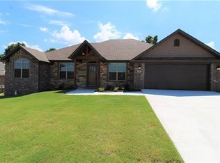 607 Buffalo Gap Dr, Siloam Springs, AR 72761