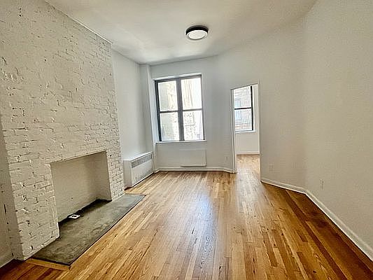 1st image of 227 E 5th St APT 3RW