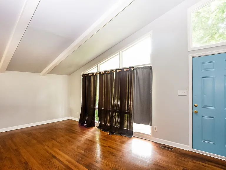 4809 Thornwood Rd — Photo 7