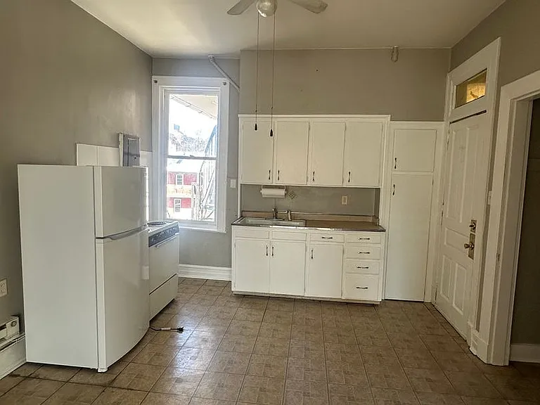 113 E Philadelphia St — Photo 2