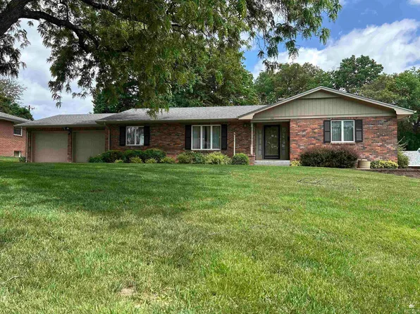 321 Garfield St, Clay Center, KS 67432