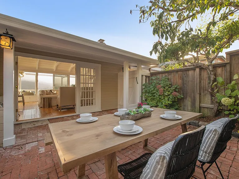 314 Joyce Way — Photo 8