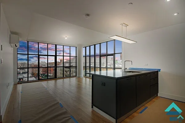 Rented by EXR | media 25