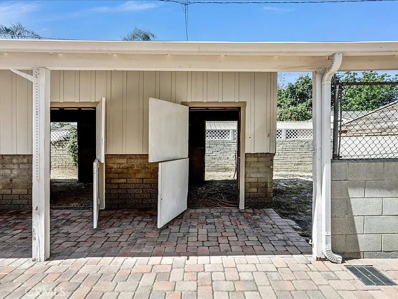3 bed, 3.5 bath, 2475 sqft, $6,800 — Photo 4
